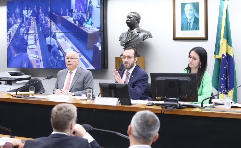 Ministro defende asilo diplomático a ex-primeira dama do Peru por “razões humanitárias”