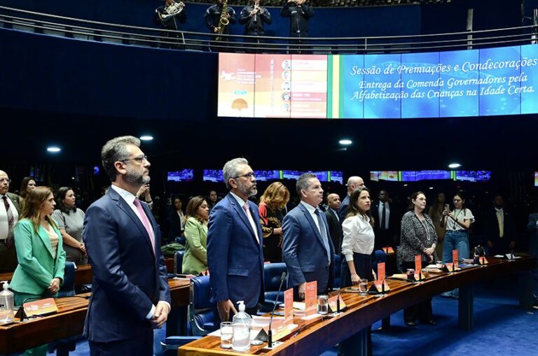 Prêmio do Senado: Um símbolo de esforço político diante da crise nos resultados