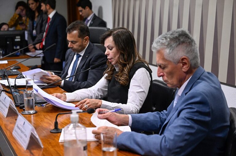 Câmara aprova nova regra para reajuste do piso dos professores e garante ganho acima da inflação