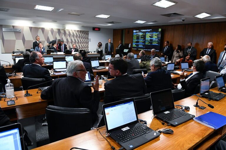 CCJ adia votação e estende negociações sobre PEC da Autonomia Financeira do Banco Central
