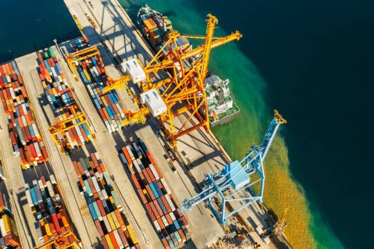 Tarifa de 25% eleva custos das exportações e expõe baixa inserção internacional do Brasil