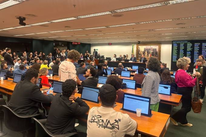 CCJ aprova teto de 1% e imposto cobrado por peso do veículo