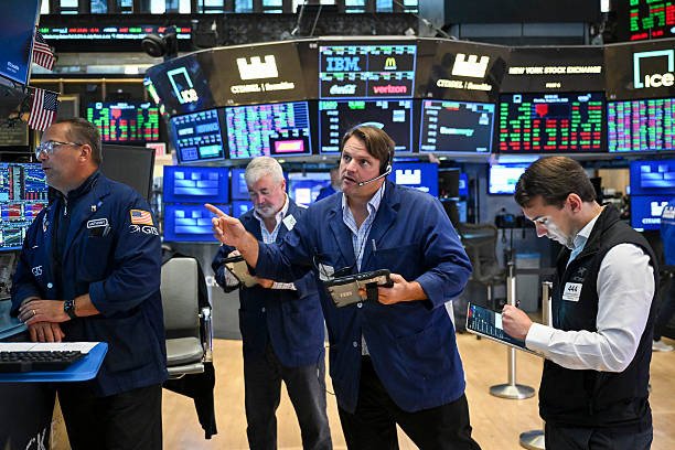 Investidores aguardam Warsh em Jackson Hole; bolsas globais operam sem direção única